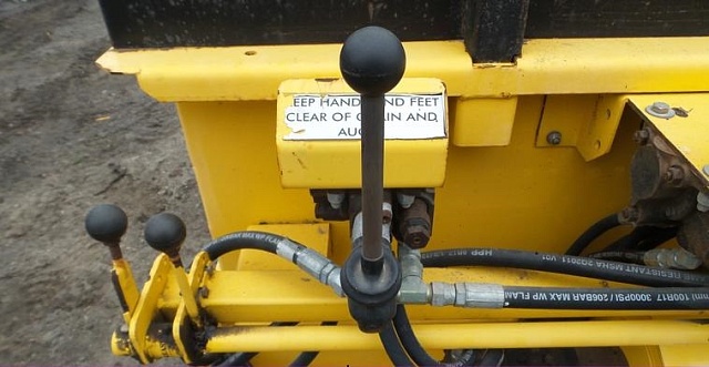 Мини укладчик асфальта на гусеничном ходу TP411